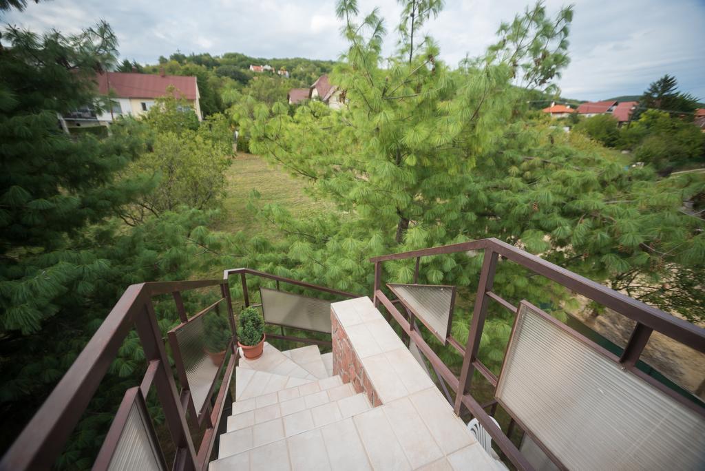 Barcza Vendeghaz Hotel Balatonfured Ngoại thất bức ảnh