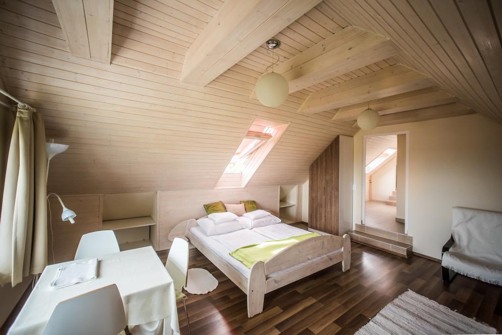 Barcza Vendeghaz Hotel Balatonfured Ngoại thất bức ảnh