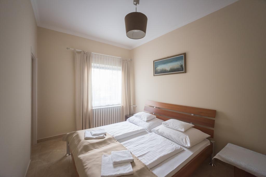 Barcza Vendeghaz Hotel Balatonfured Ngoại thất bức ảnh