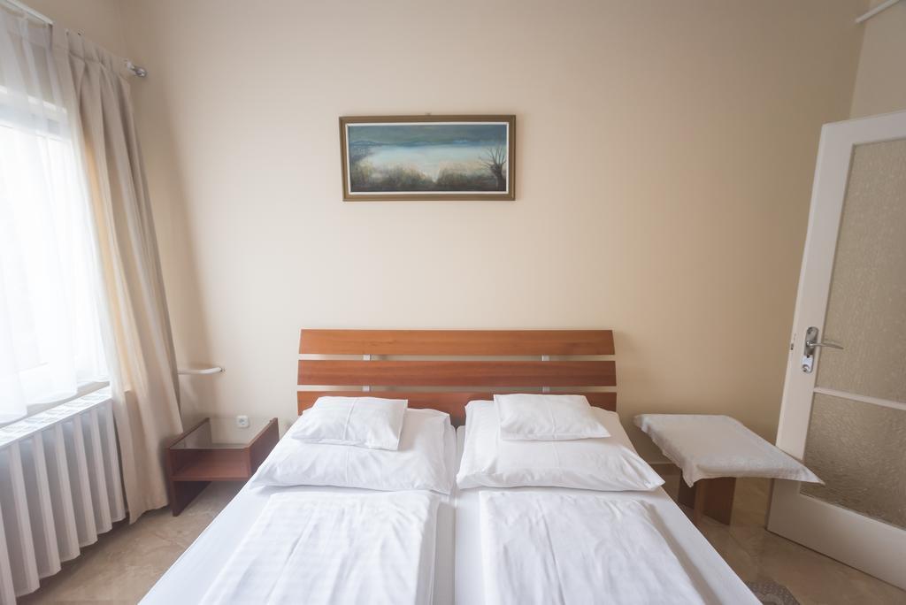 Barcza Vendeghaz Hotel Balatonfured Ngoại thất bức ảnh