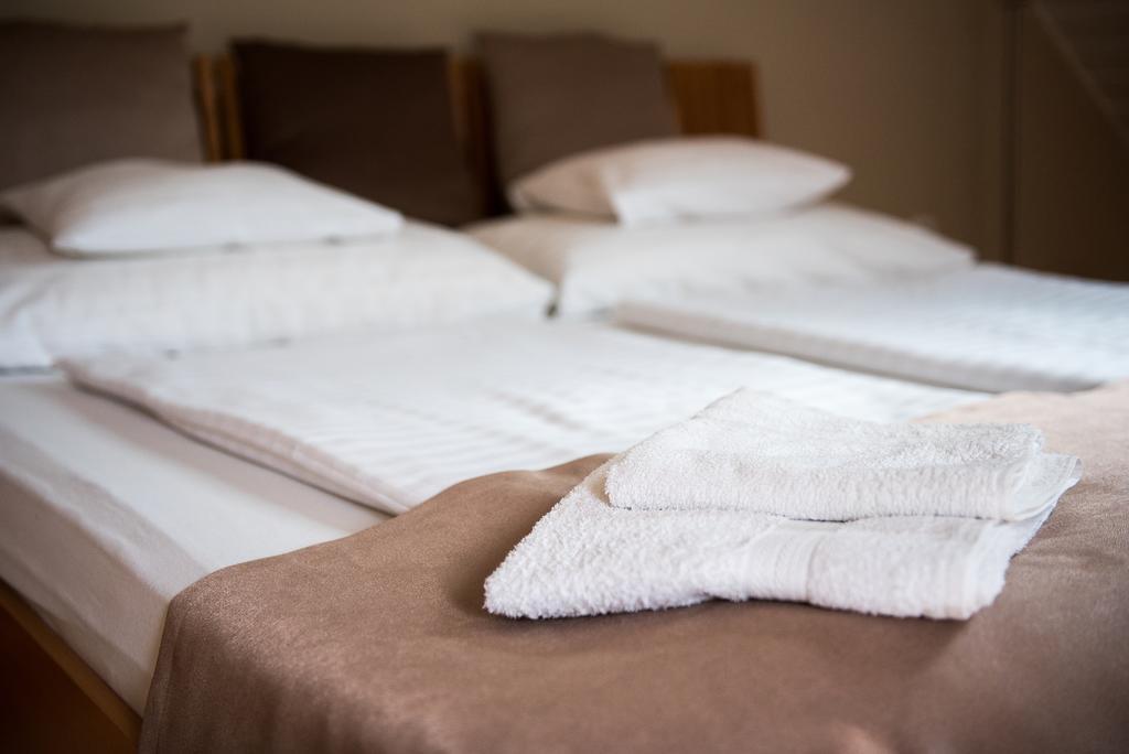 Barcza Vendeghaz Hotel Balatonfured Ngoại thất bức ảnh