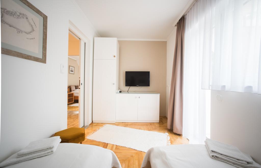 Barcza Vendeghaz Hotel Balatonfured Ngoại thất bức ảnh