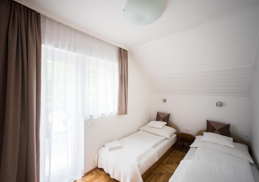Barcza Vendeghaz Hotel Balatonfured Ngoại thất bức ảnh