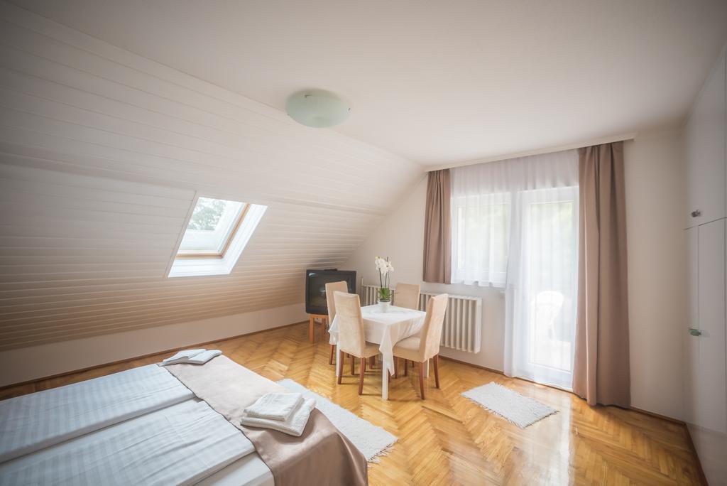 Barcza Vendeghaz Hotel Balatonfured Ngoại thất bức ảnh